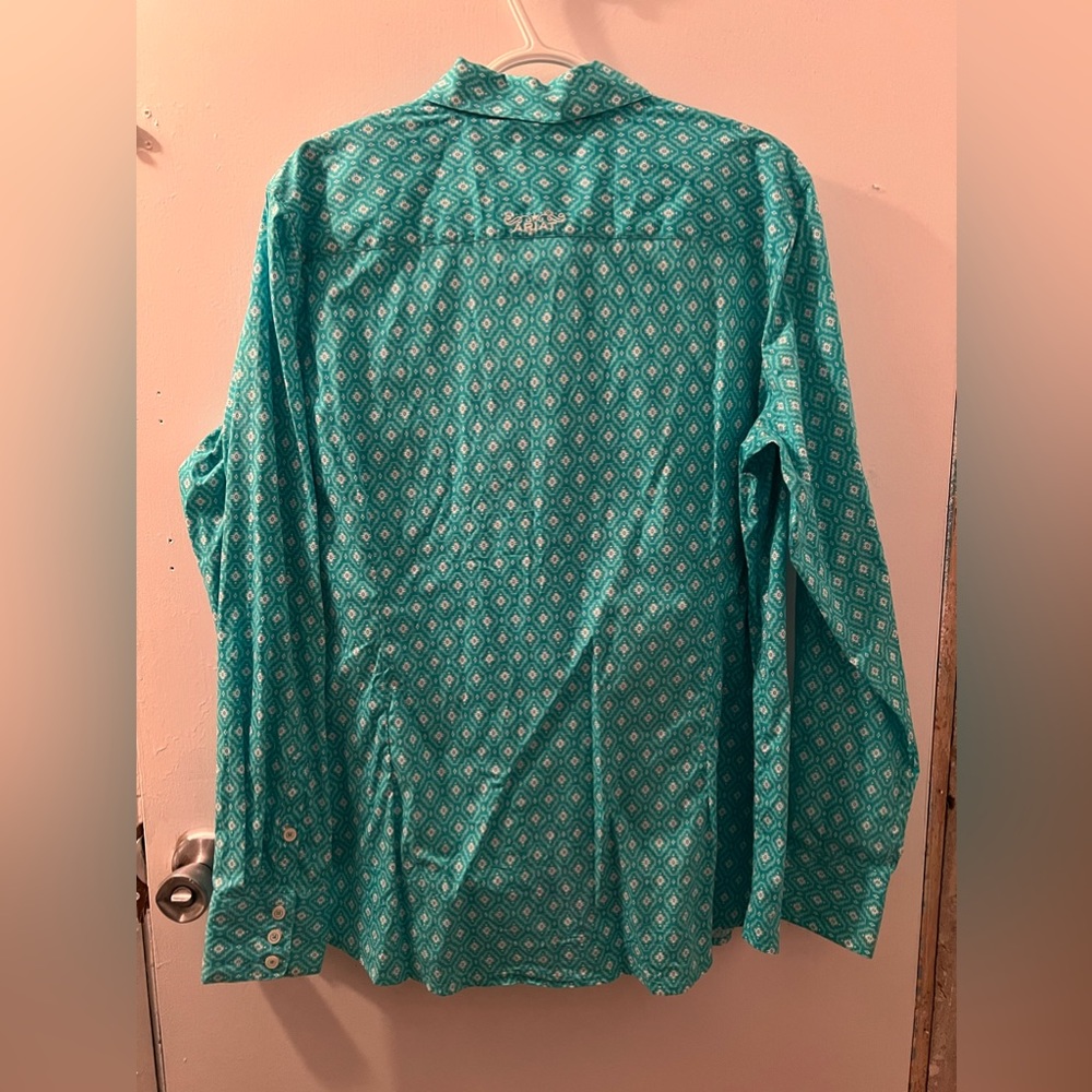 Fitted Ariat button up